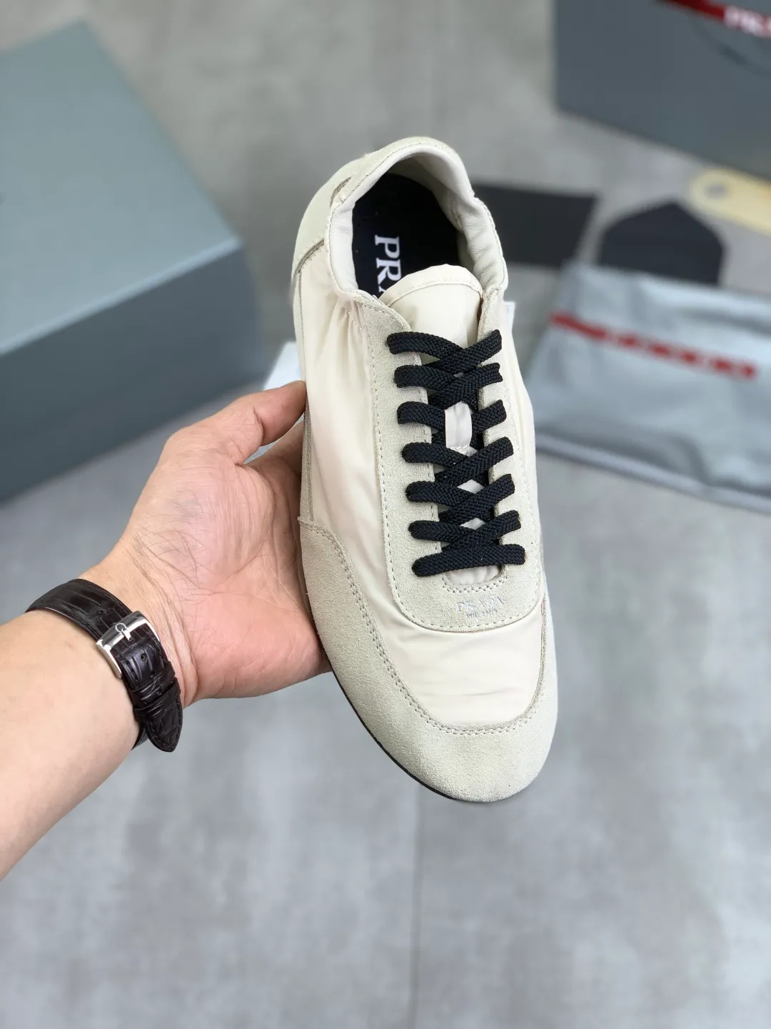 Men's shoes 💰P500💰【New style】hot style is on the official website, 🆘 Trendy brand (Prada) mainly promotes hot style, avant-garde and versatile fashion men's shoes private version mold opening, cowhide surface splicing 1:1 replica... fashionable and simple, original imported cowhide lining cowhide feet; the atmosphere and personality are more fashionable, eye-catching and pursuing class. It will subvert the old idea and be a must-have for fashion trendsetters with you! Must keep it for yourself! Tall and comfortable, large and low, high-end quality workmanship. Size: 38-44; 6️⃣colors available.